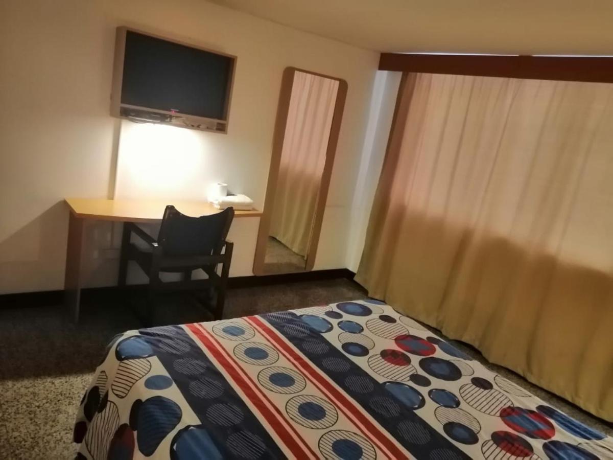 Hotel Del Oeste Cali Kültér fotó