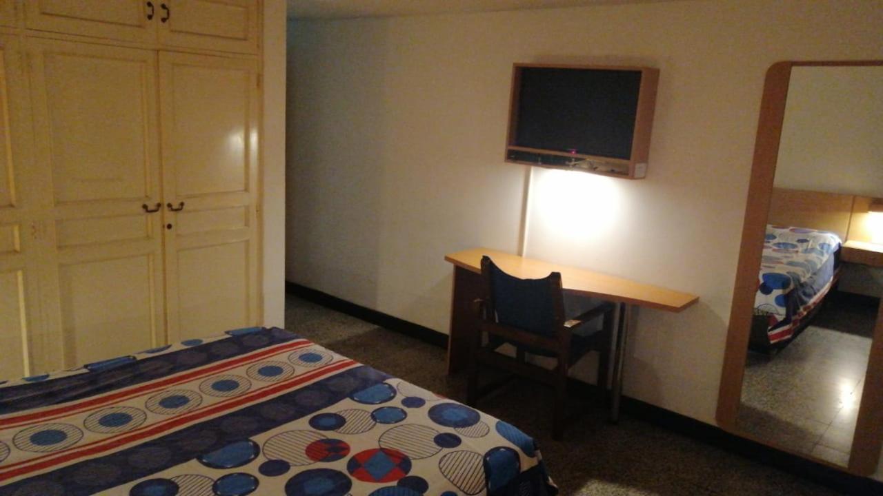 Hotel Del Oeste Cali Kültér fotó